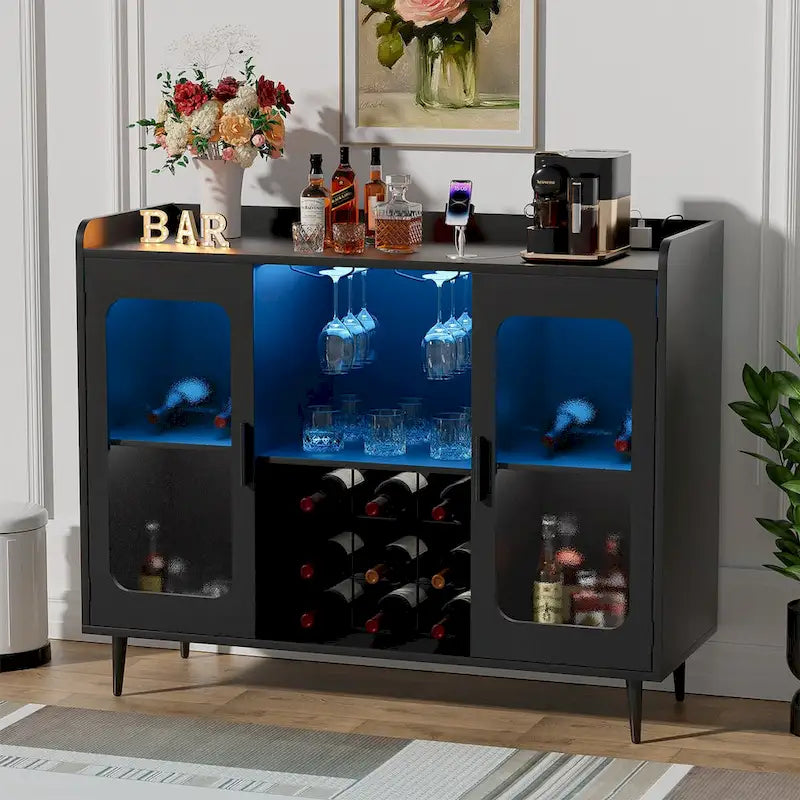 Buffet industriel noir avec casier à vin et lumières LED