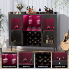 Buffet industriel noir avec casier à vin et lumières LED