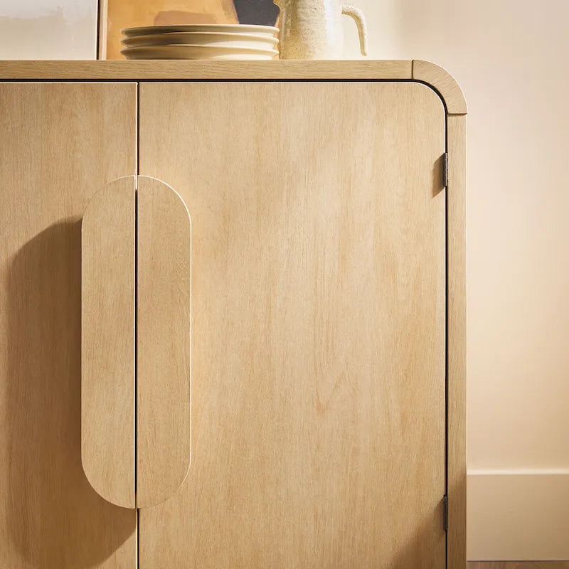 Buffet moderne noir/chêne côtier de 64 po avec bords tombants et poignées en bois